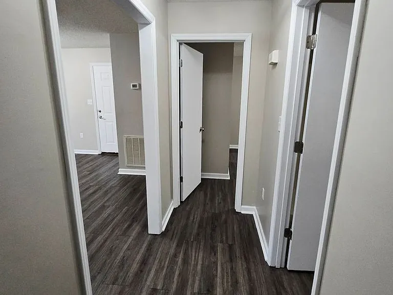 Country Shores Apartments — Photo 56