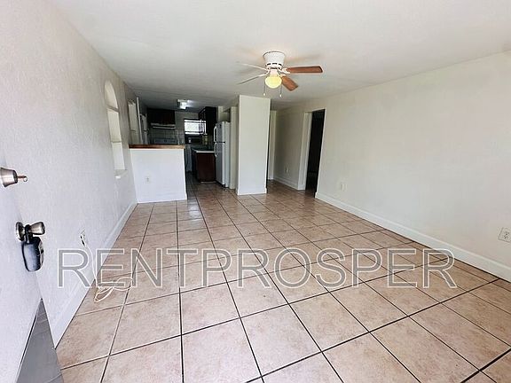 3rd image of 2139 Carlton Dr APT A