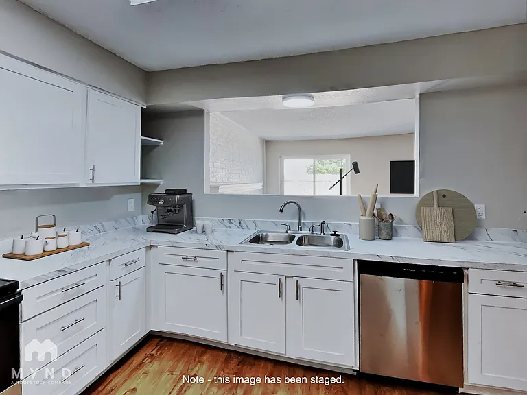 Del Estrado Townhomes — Photo 11