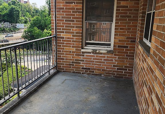 3rd image of 2601 Henry Hudson Pkwy W #4B