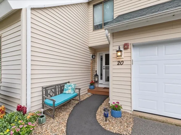 20 Ironwood Ln #20, Atkinson, NH 03811