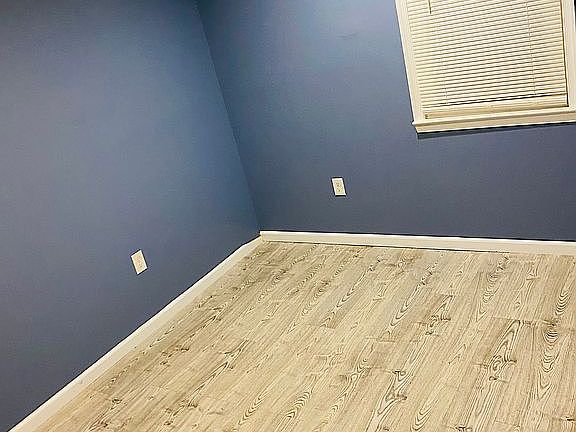 5th image of 1059 Hope Ave