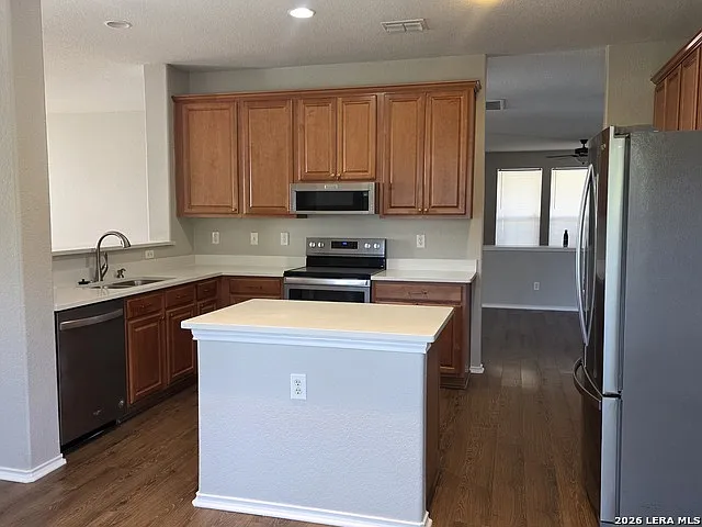 4 bed, 2.5 bath, 3288 sqft, $2,300 — Photo 3