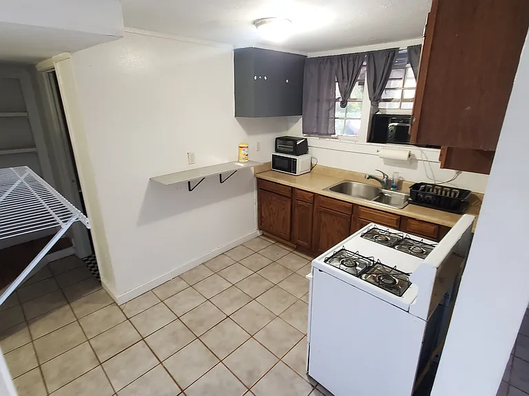 1014 Moreland Ave — Photo 5