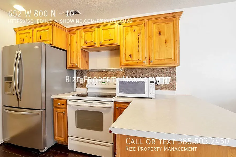 Beautifully updated townhome in Clinton — Photo 1