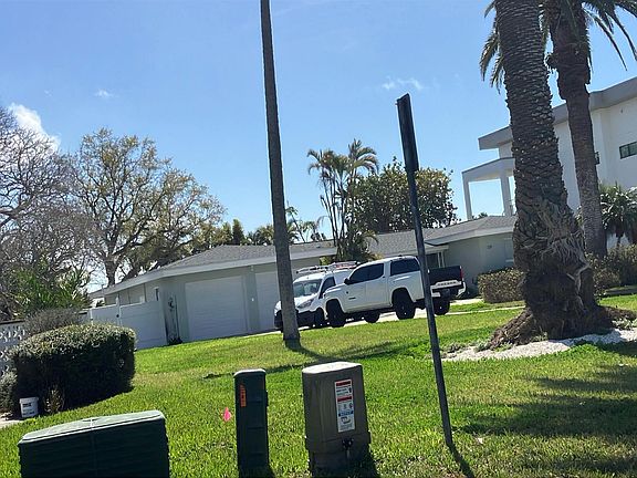 2nd image of 333 Bath Club Blvd N