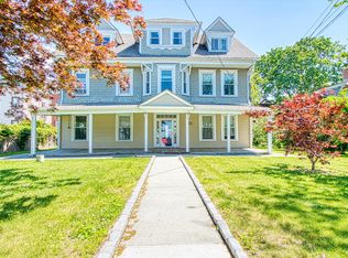 570 City Island Ave APT 2L, Bronx, NY 10464