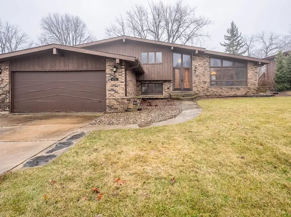 9039 Windsor Dr, Palos Hills, IL 60465