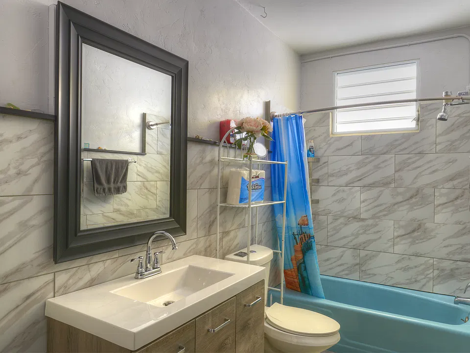 Large bathroom with full tub.