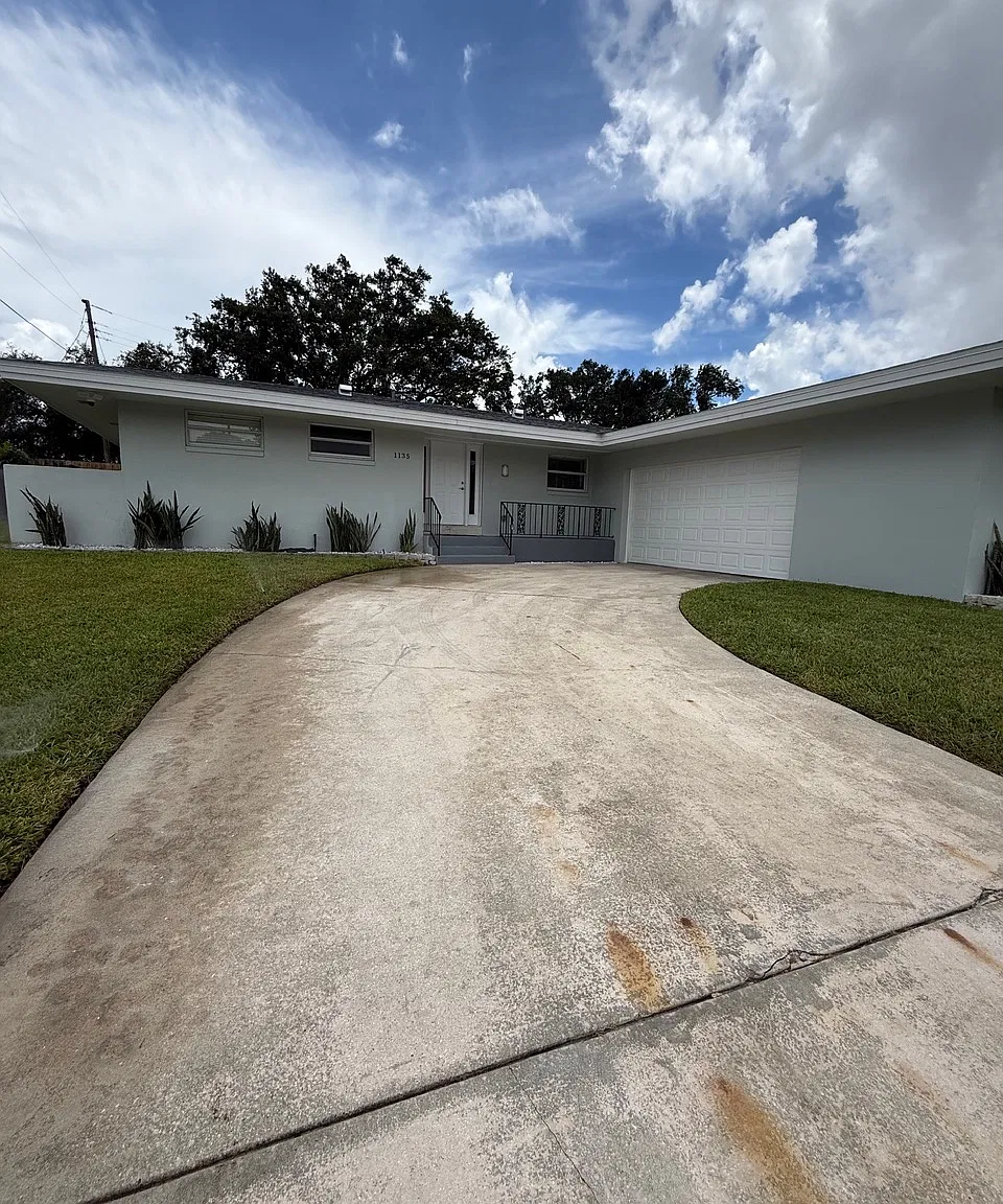 1135 Granada Ave — Photo 4
