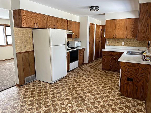 5th image of 608 2nd Ave N