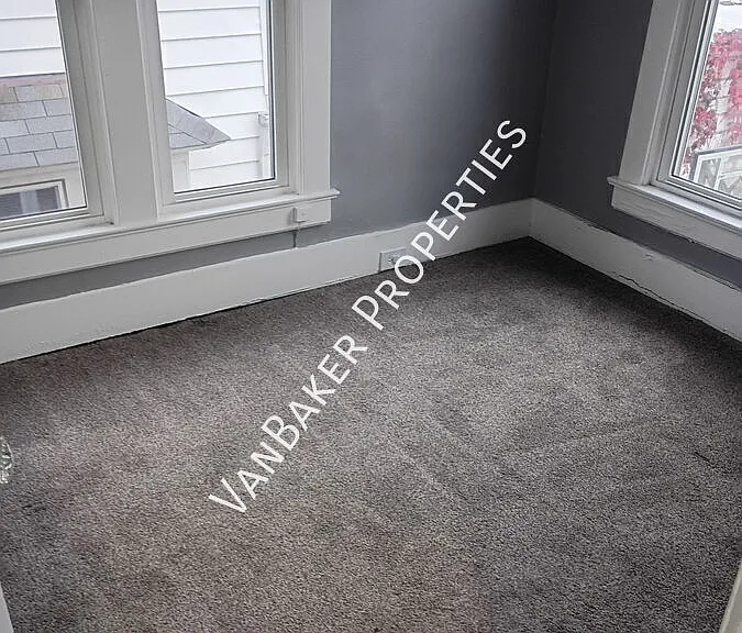 258 E Emerling Ave — Photo 5