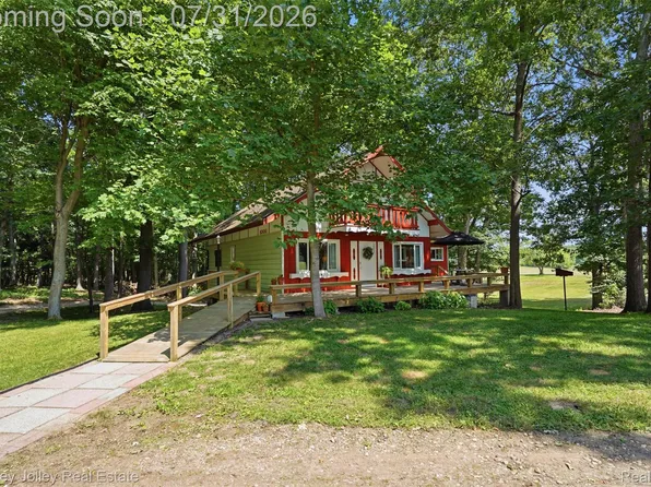 10011 Fieldcrest Dr, Brighton, MI 48116