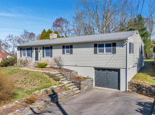 12 Sunniecrest Dr, Waterford, CT 06385