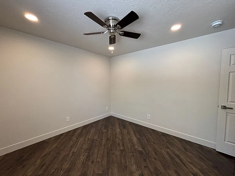 696 N 600 W #B — Photo 16