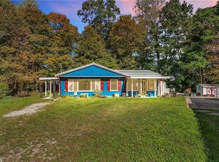 43 Pine Ln, Eighty Four, PA 15330