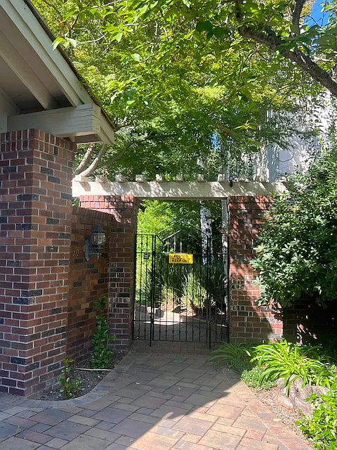 3 bed, 2.5 bath, 2666 sqft, $5,300 — Photo 3