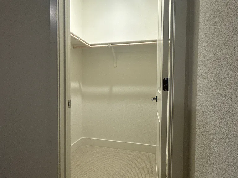 5699 Horizon Pkwy — Photo 2