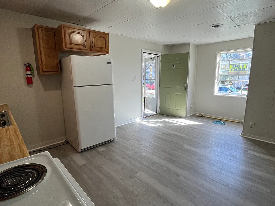 2449 Woodbine Ave #1