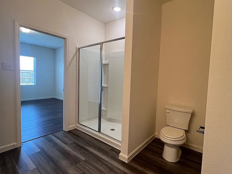 711 Camden Dr — Photo 12