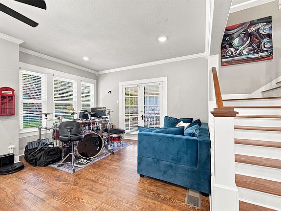 5th image of 2716 Sanger Ave