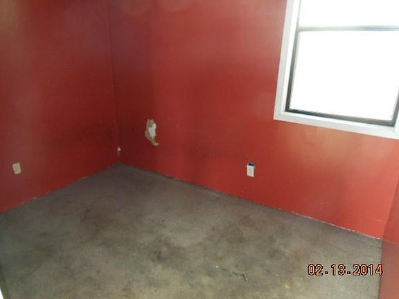3rd image of 910 Forsythe St
