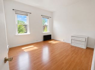 2216 S 10th St FLOOR 2, Philadelphia, PA 19148