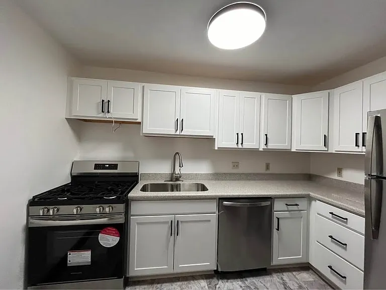 63 Illinois St #104 — Photo 7