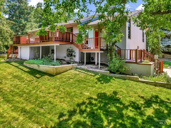 3072 N Selkirk Dr, Boise, ID 83702