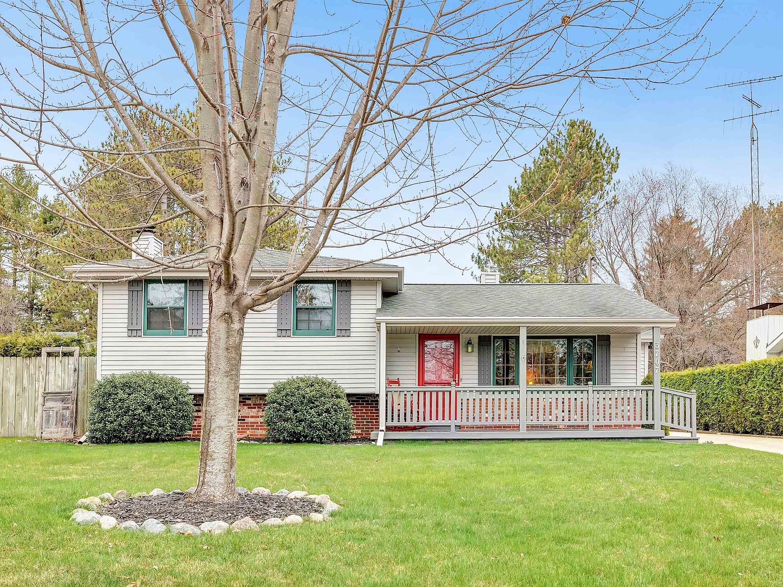 3707 Monroe St, Two Rivers, WI 54241 Zillow
