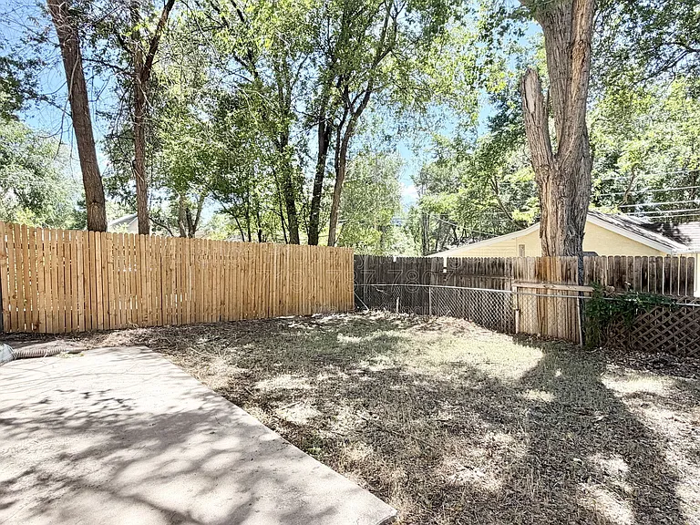 2528 Tremont St — Photo 19