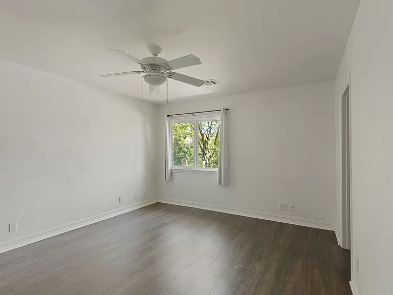 22100 Tiara St — Photo 36