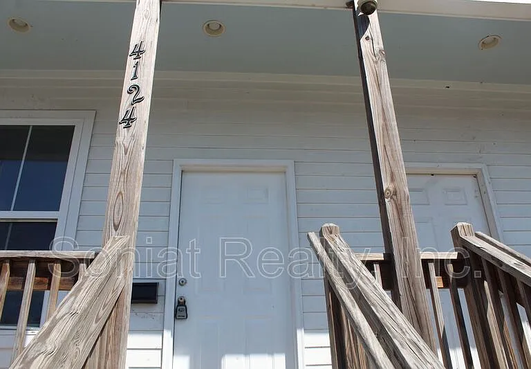 4124 Eagle St — Photo 2