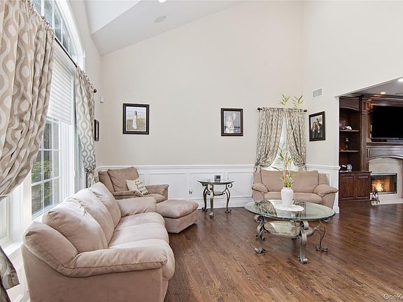 4th image of 6 Hayloft Court