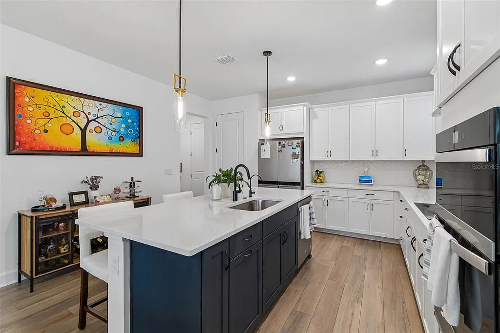 3 bed, 2.5 bath, 2310 sqft, $3,100 — Photo 4