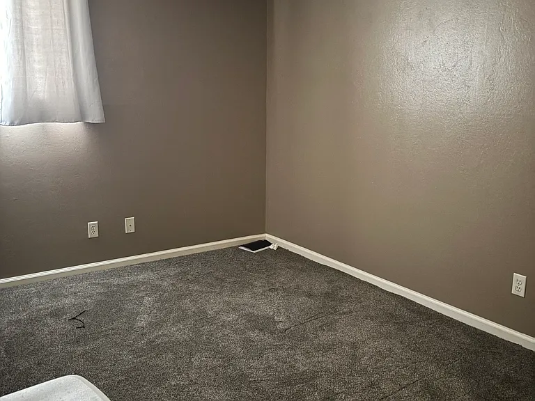 1602 Westwood Dr — Photo 9
