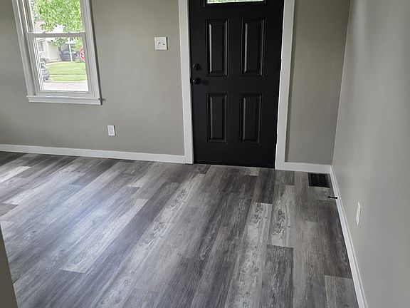 5th image of 417 Summit Ave