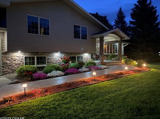 214 49th Ave S, Grand Forks, ND 58201