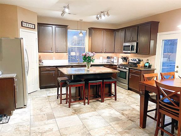 3rd image of 3015 Meadow Bay Dr