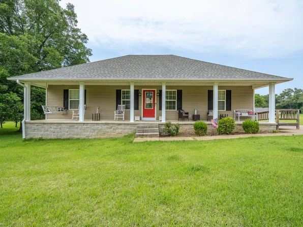 240 Rosewood Dr, Savannah, TN 38372