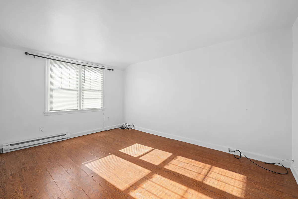 Living Room - 2705 W 4th St #A