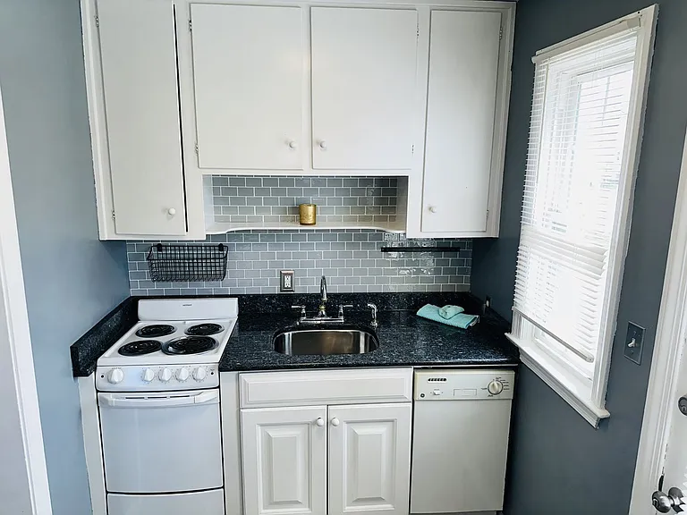 1700 Roslyn Dr #27D — Photo 8