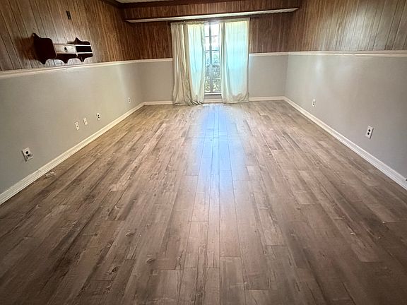 4th image of 704 Cook Rd