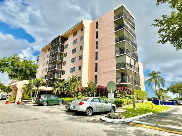 20840 San Simeon Way APT 401, Miami, FL 33179