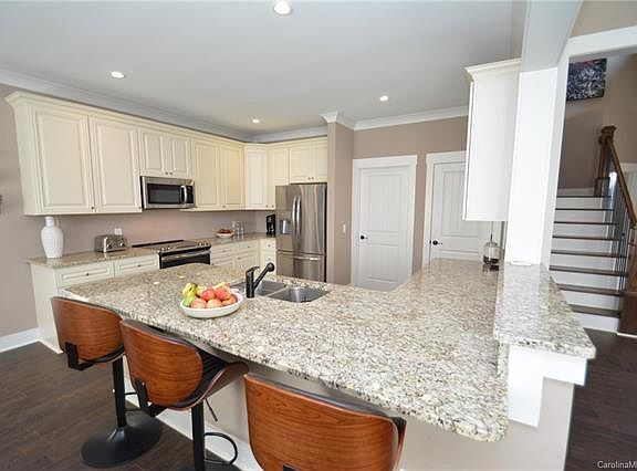 3rd image of 110 Peninsula Dr