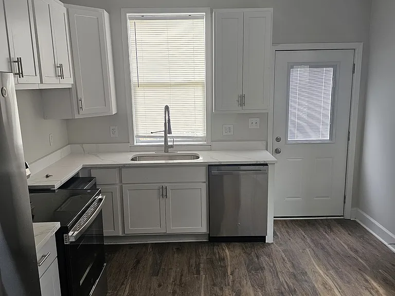 2033 Carrollton Ave — Photo 7