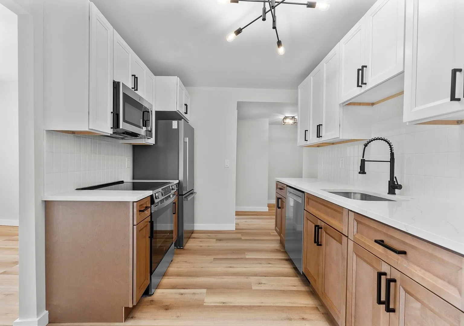 Fully Renovated 2-Bedroom Apartment | Heat & Hot Water Included — Photo 4