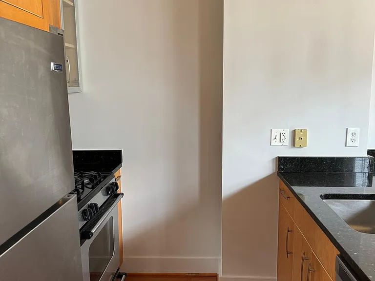 2301 Champlain St NW — Photo 4