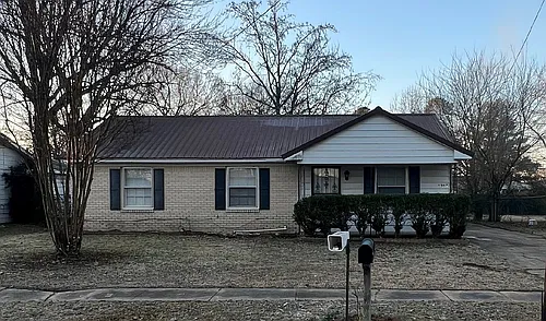 3307 Kingsbury St Photo 1