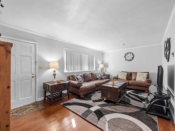 5th image of 1422 Cloverdale Cir